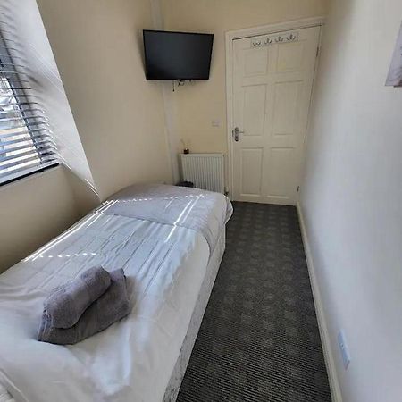Dublin Packet - Single Room 3 Хоулихед Екстериор снимка