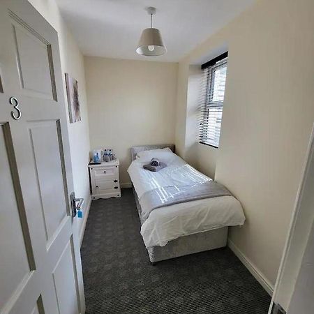 Dublin Packet - Single Room 3 Хоулихед Екстериор снимка